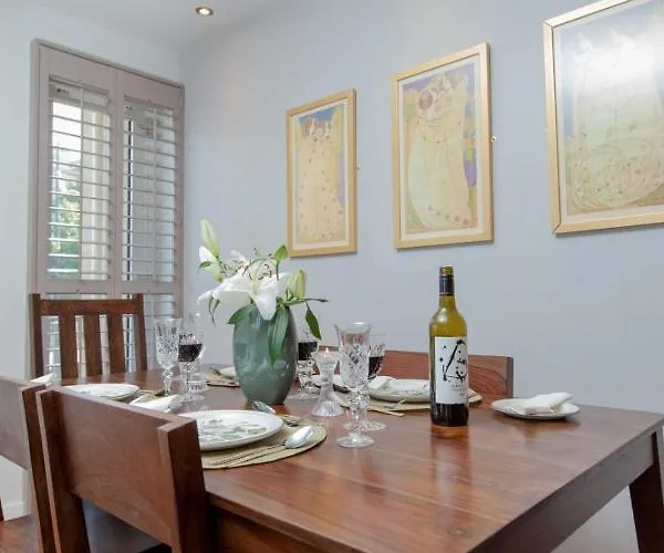 Holyrood - Luxury With Parking אדינבורו