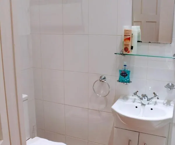 Traditional Oer The Meadows * Edinburgh