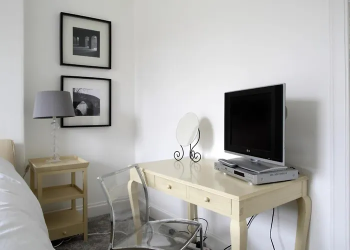 Stylish 2 Bedroom Bruntsfield In * エディンバラ