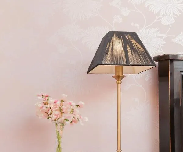 Holyrood - Luxury With Parking דירה אדינבורו