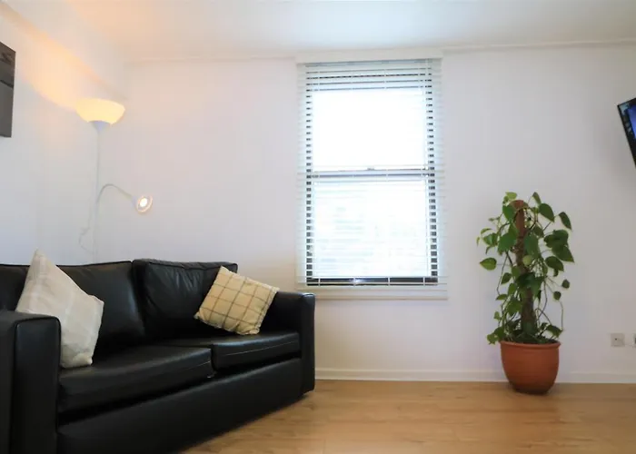 아파트 3 Bedroom Centre In Lauriston Place 에든버러