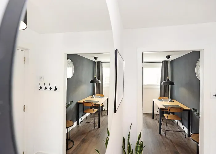 Joivy Contemporary Royal Mile With Balcony * Edinburgh