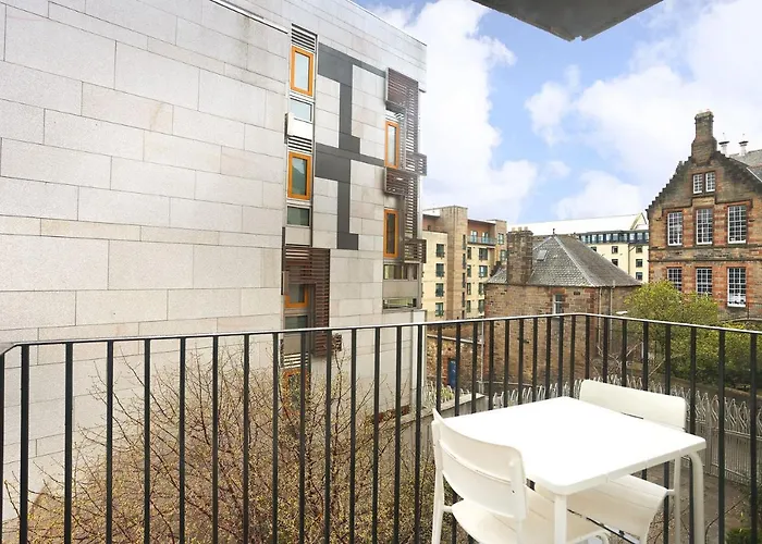 Apartment Joivy Contemporary Royal Mile With Balcony Edinburgh