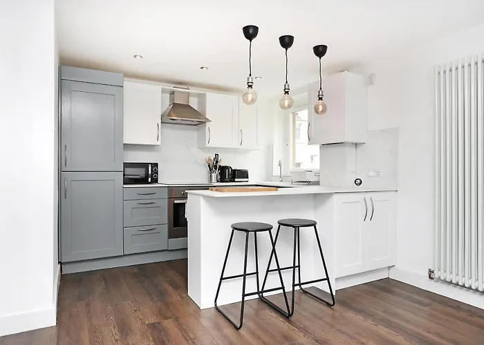 Joivy Contemporary Royal Mile With Balcony * Edinburgh