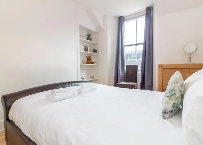 Bright And Cosy Flat At The Heart Of The Old Town - Pass The Keys