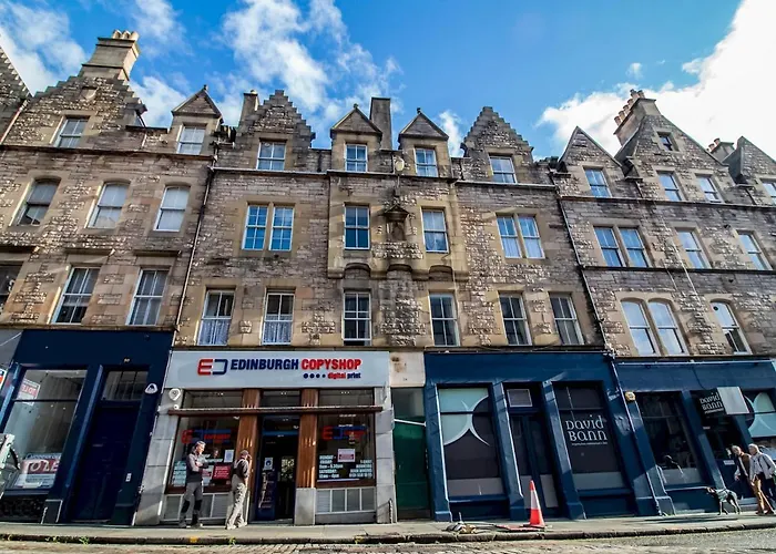 Bright And Cosy Flat At The Heart Of The Old Town - Pass The Keys *