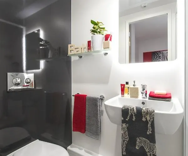 Yugo Explore - Arran House Edynburg