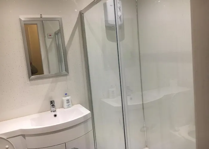 3 Bed - Pet Friendly & Parking דירה *