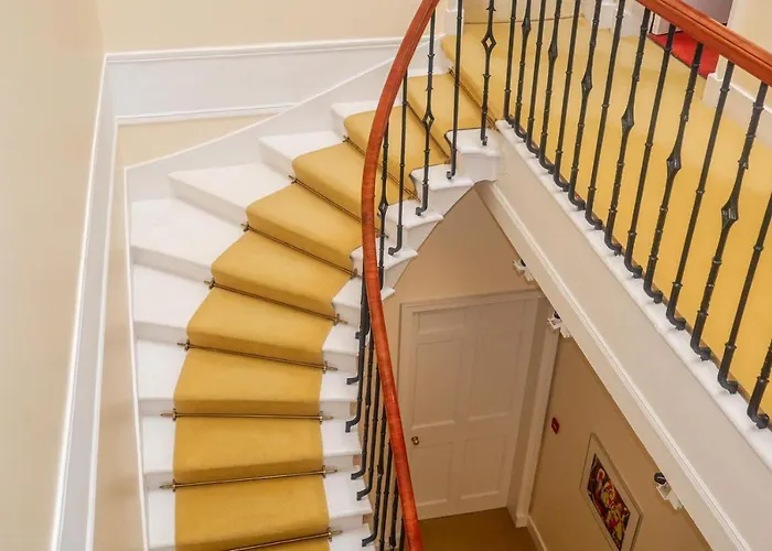 Beautiful Centre Georgian 4 Bed Townhouse With Private Garden * אדינבורו