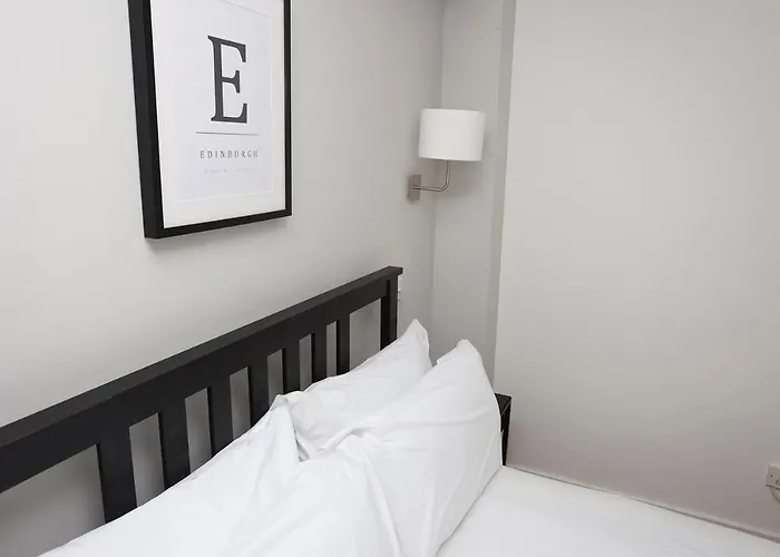 Joivy 1 Bed Flat, Heart Of Grassmarket * Edinburgh