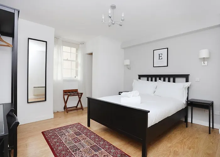 Joivy 1 Bed Flat, Heart Of Grassmarket
