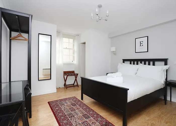 Joivy 1 Bed Flat, Heart Of Grassmarket * Edinburgh