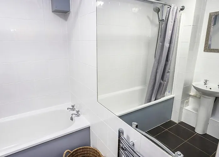 Joivy 1 Bed Flat, Heart Of Grassmarket *