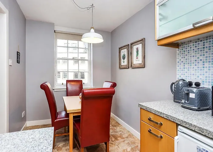 Joivy 1 Bed Flat, Heart Of Grassmarket * Edinburgh