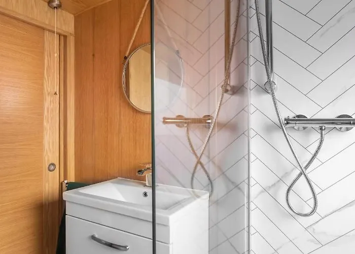 - Houseboats Ботель Эдинбург