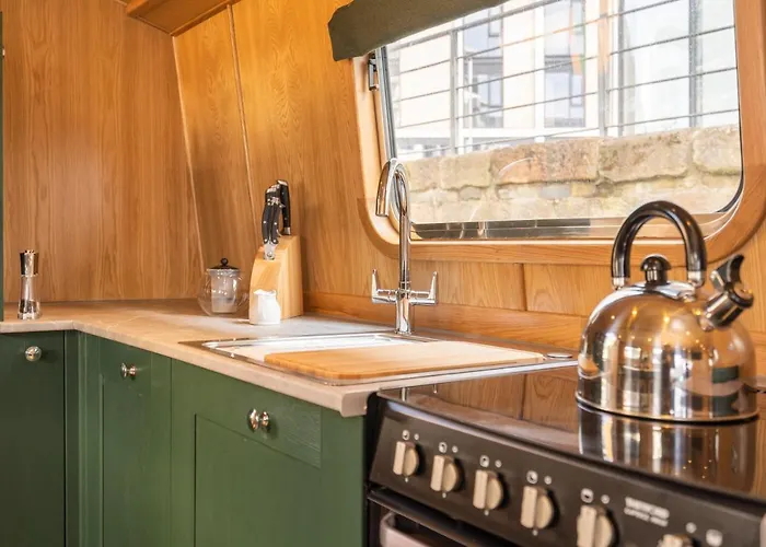 - Houseboats Edinburgh