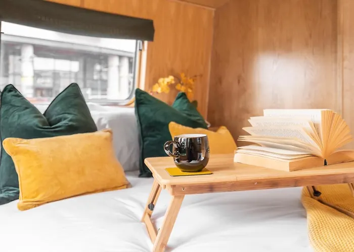 - Houseboats Edinburgh