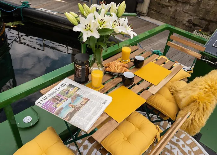 - Houseboats Ботель 4*