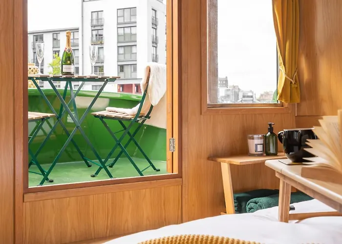 Úszó hotel - Houseboats 4*
