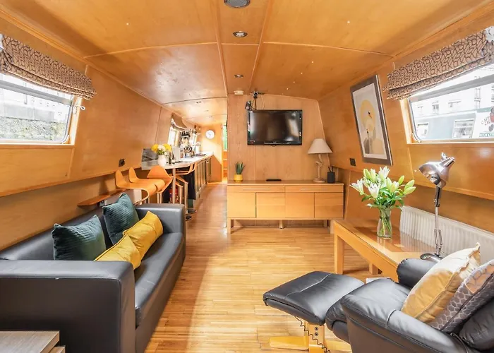 - Houseboats Úszó hotel 4*