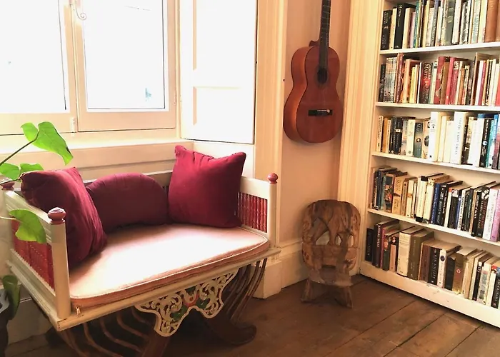 With Parking, Original Art And Antiques شقة