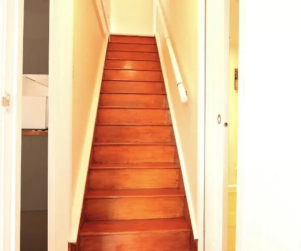 아파트 3 Bedroom Centre In Lauriston Place 에든버러