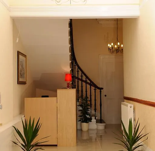 Edinburgh City Suites 4* Эдинбург