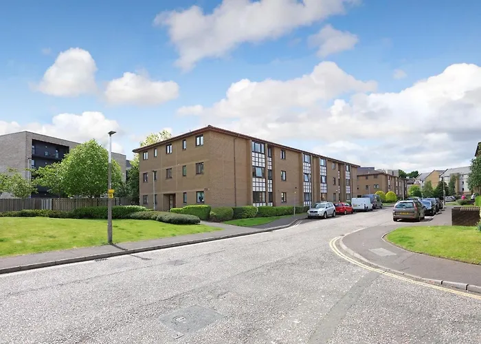 Ideal Location With Free On-site Private Parking דירה אדינבורו