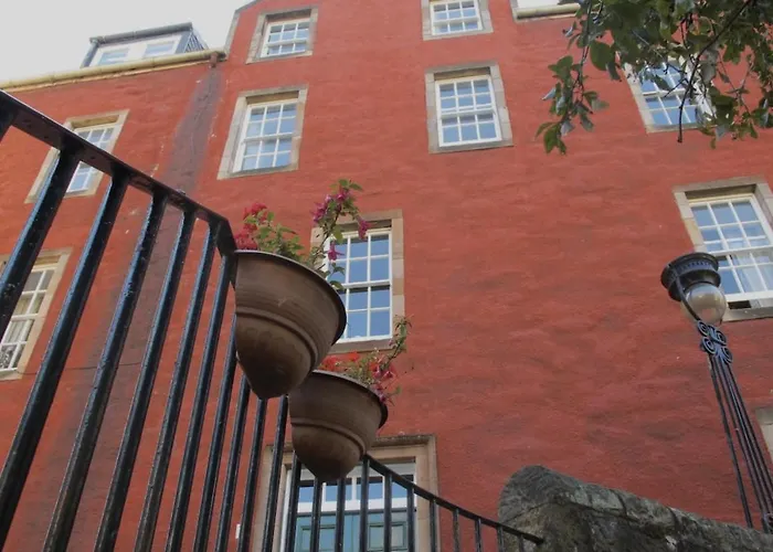 2 Chessels Court, Flat 3