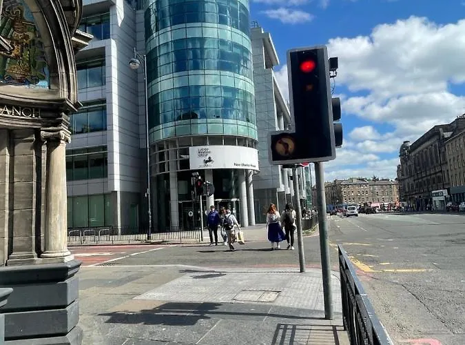 Lothian Center אדינבורו