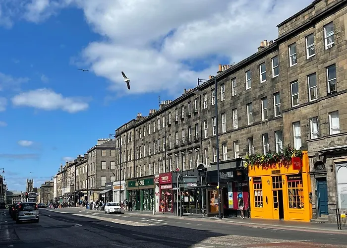 דירה Lothian Center