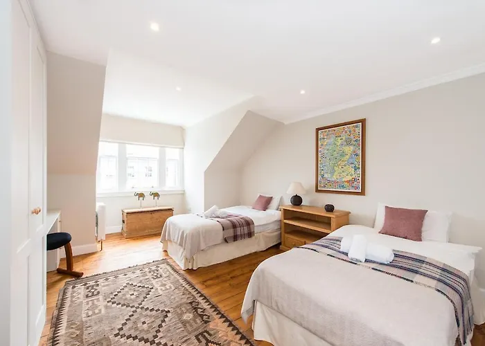 The New Town Idyll @ Dublin Street Apartmán