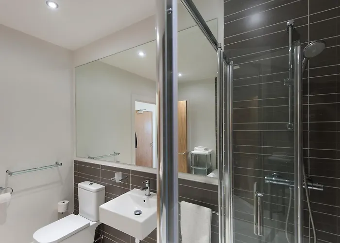 Shandwick - Centre - Sleeps 2 Apartment