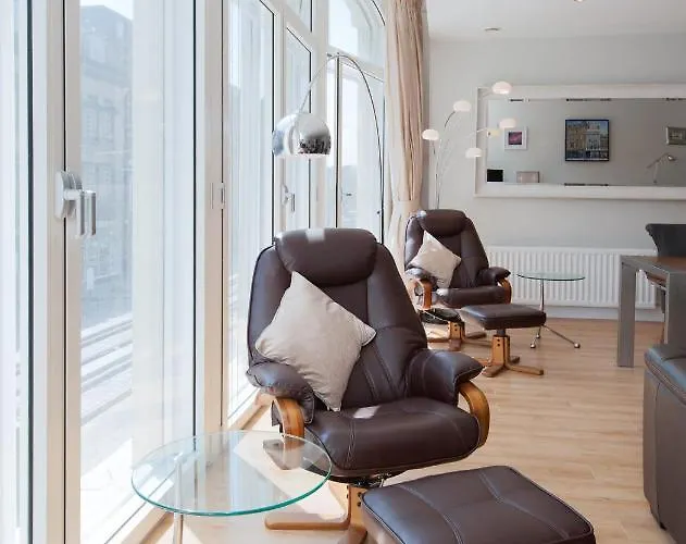 Shandwick - Centre - Sleeps 2 Apartment