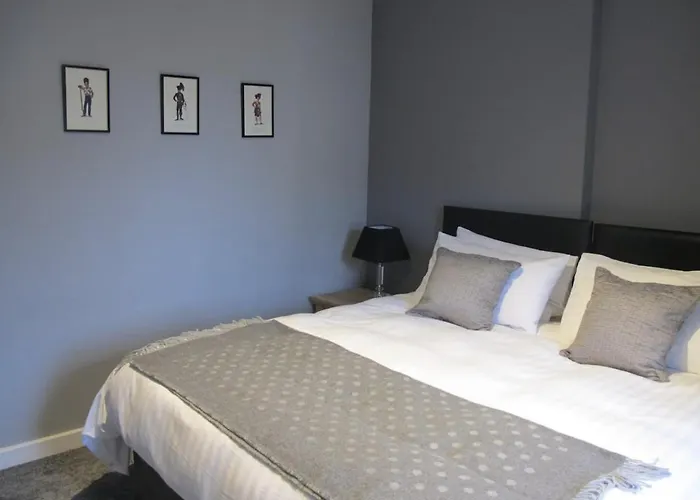 2 Chessels Court, Flat 3 *