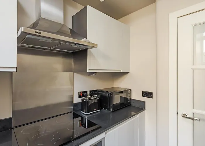 The Rose Street Retreat By Calton Living אדינבורו