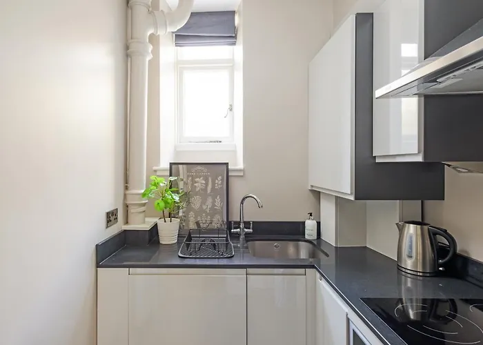 The Rose Street Retreat By Calton Living אדינבורו