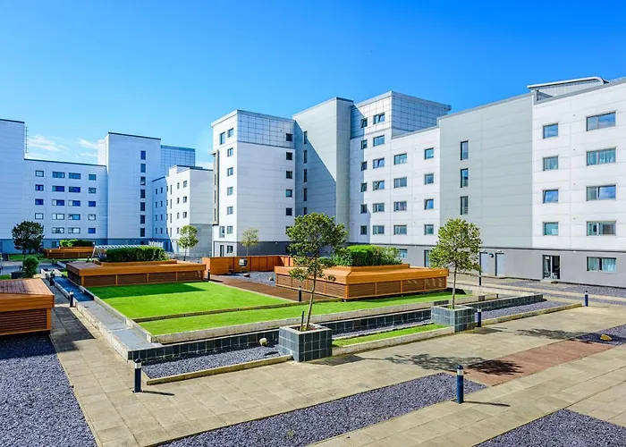 Stylish Garden View Apartment *