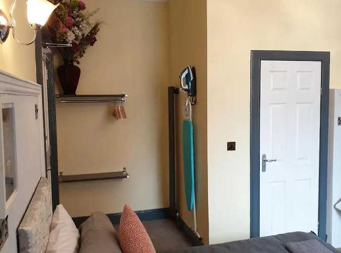 Lower Gilmore Place Guest house