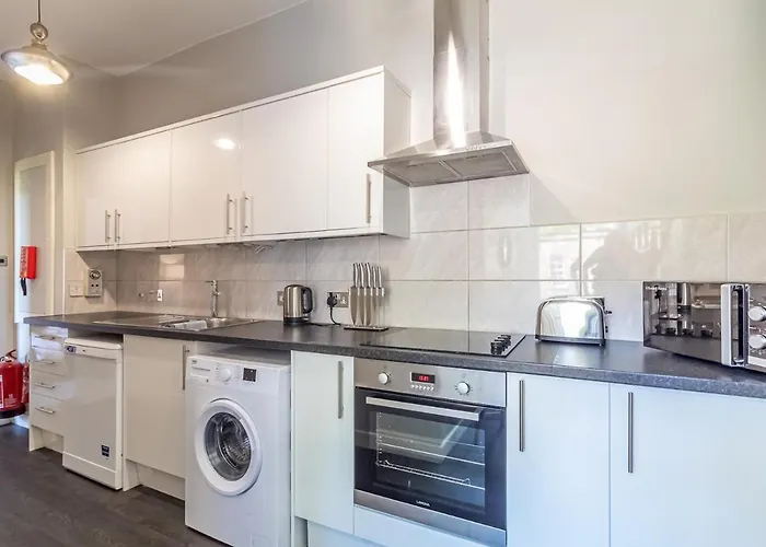 Pass The Keys Spacious And Homely Flat On The Royal Mile *