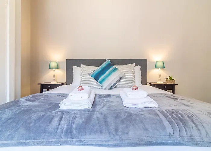 Pass The Keys Spacious And Homely Flat On The Royal Mile Edinburgh