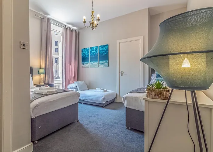 Pass The Keys Spacious And Homely Flat On The Royal Mile