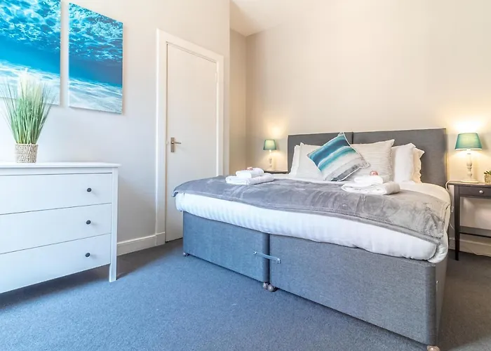 Pass The Keys Spacious And Homely Flat On The Royal Mile Apartment Edinburgh