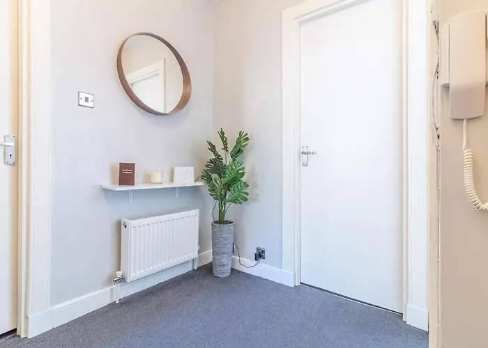 Pass The Keys Spacious And Homely Flat On The Royal Mile