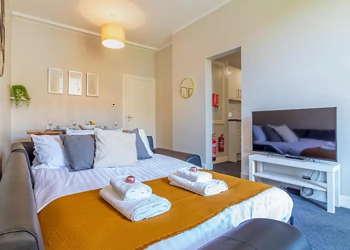 Pass The Keys Spacious And Homely Flat On The Royal Mile Apartment Edinburgh