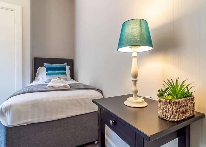 Pass The Keys Spacious And Homely Flat On The Royal Mile