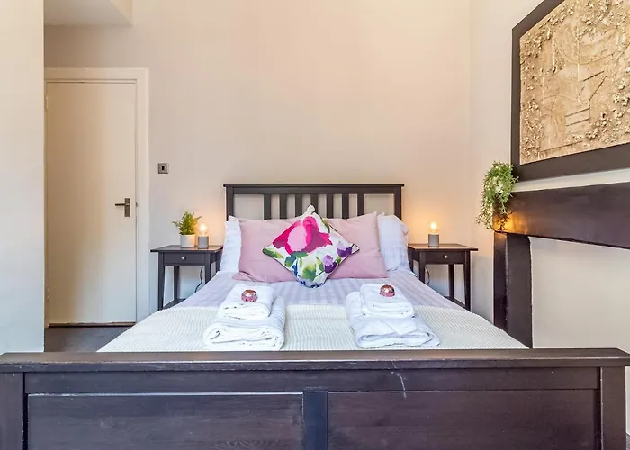 Pass The Keys Spacious And Homely Flat On The Royal Mile