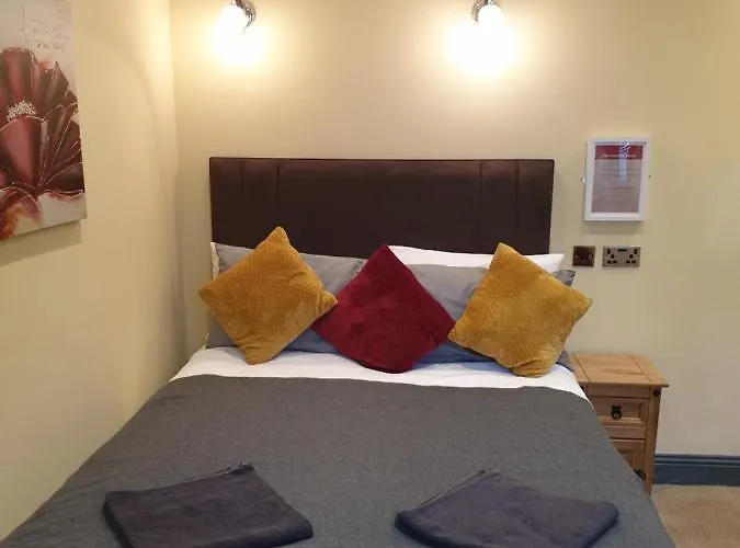 Lower Gilmore Place *