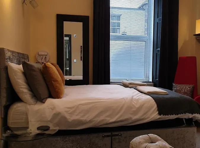 Lower Gilmore Place Guest house