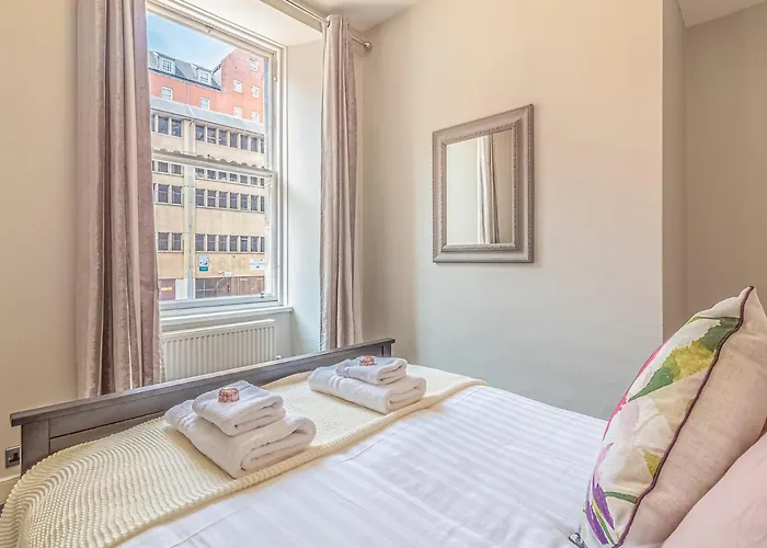 Pass The Keys Spacious And Homely Flat On The Royal Mile * Edinburgh